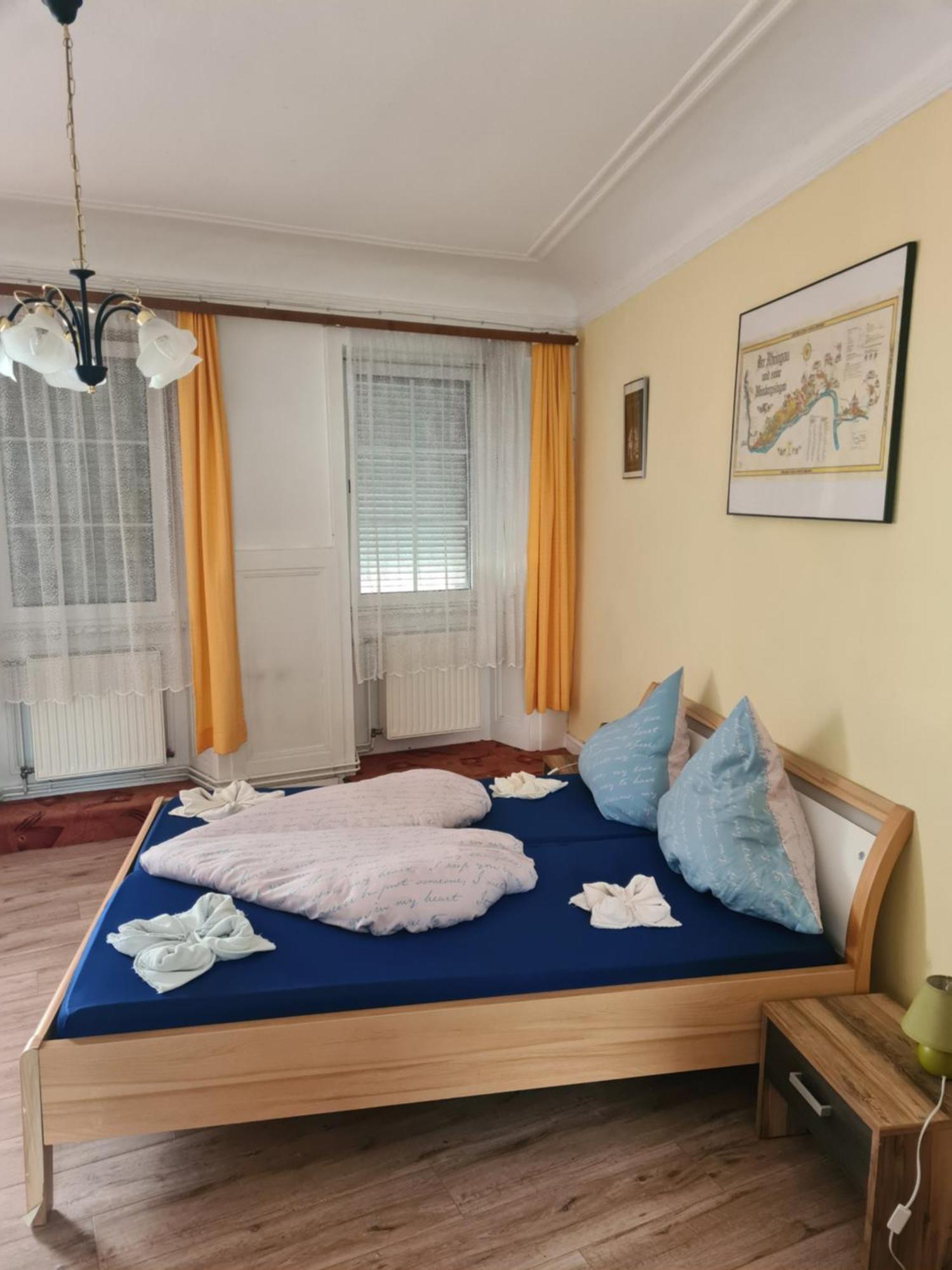 Zum Feti Pension Und Restaurant Ruedesheim am Rhein Luaran gambar