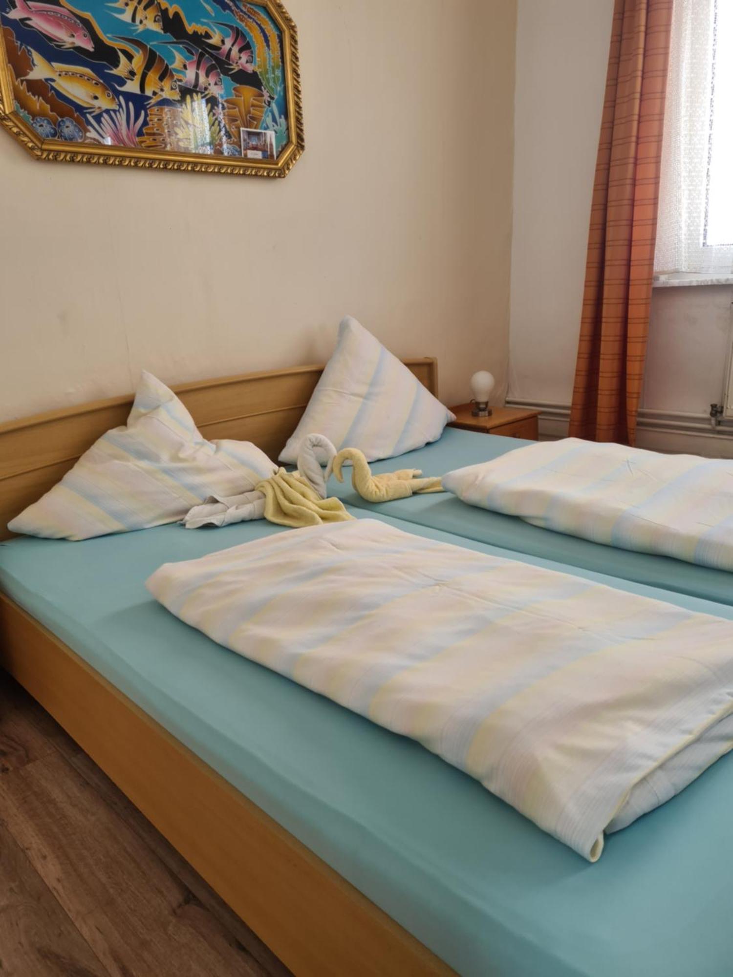 Zum Feti Pension Und Restaurant Ruedesheim am Rhein Luaran gambar