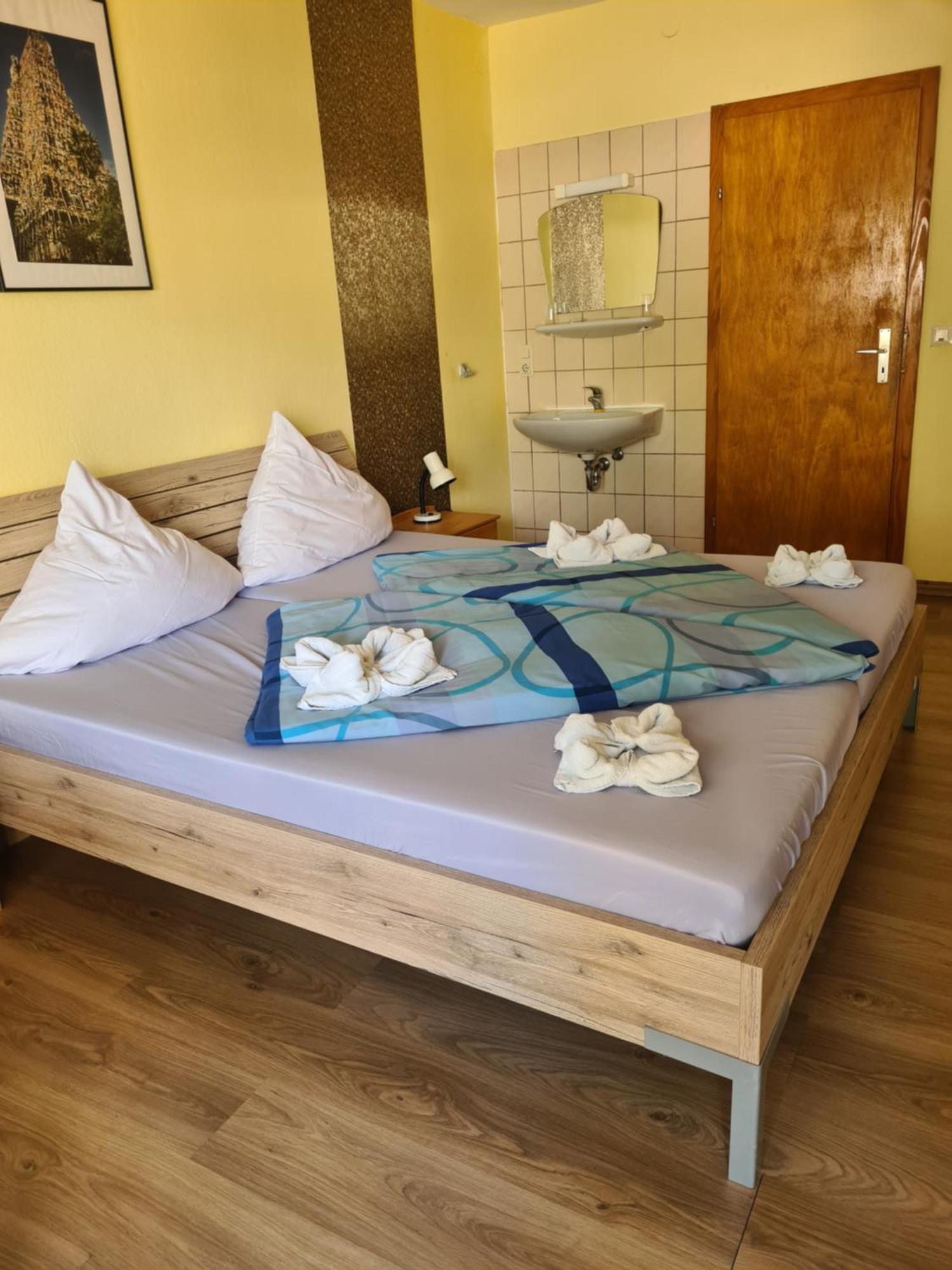 Zum Feti Pension Und Restaurant Ruedesheim am Rhein Luaran gambar